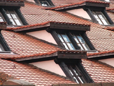 Selecting the Ideal Roof Material: Durability Meets Aesthetics